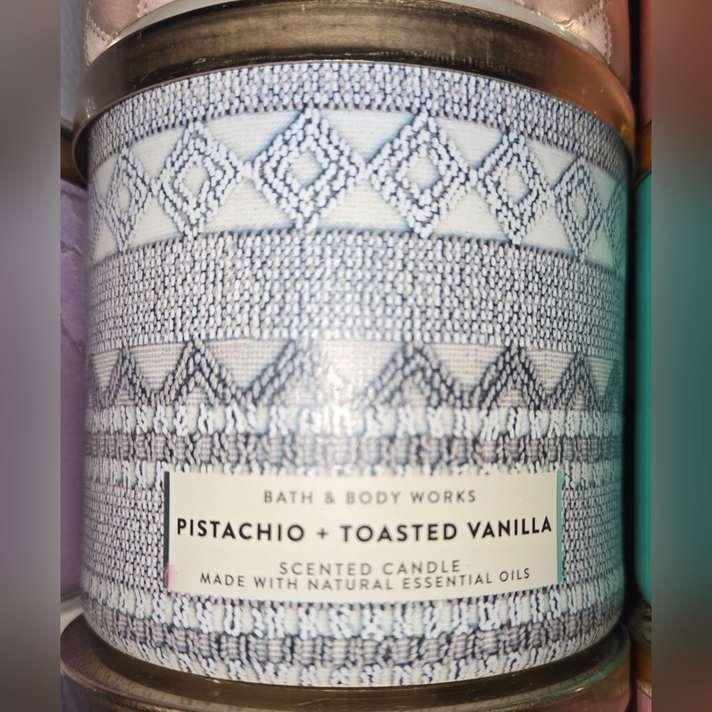 Pistachio+Toasted Vanilla 3-wick Candle.